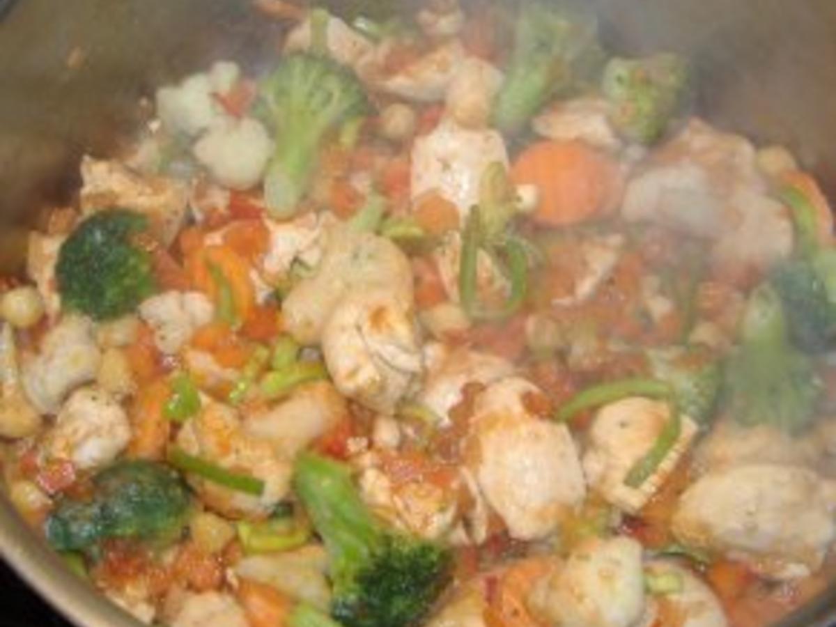 Couscous mit Hähnchen - Gemüse - Ragout - Rezept