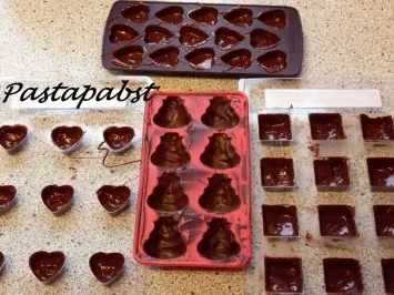 Rezept: Marzipan-Grappa-Pralinen Bild Nr. 3 Marzipan-Grappa-Pralinen - Rezept - Bild Nr. 3