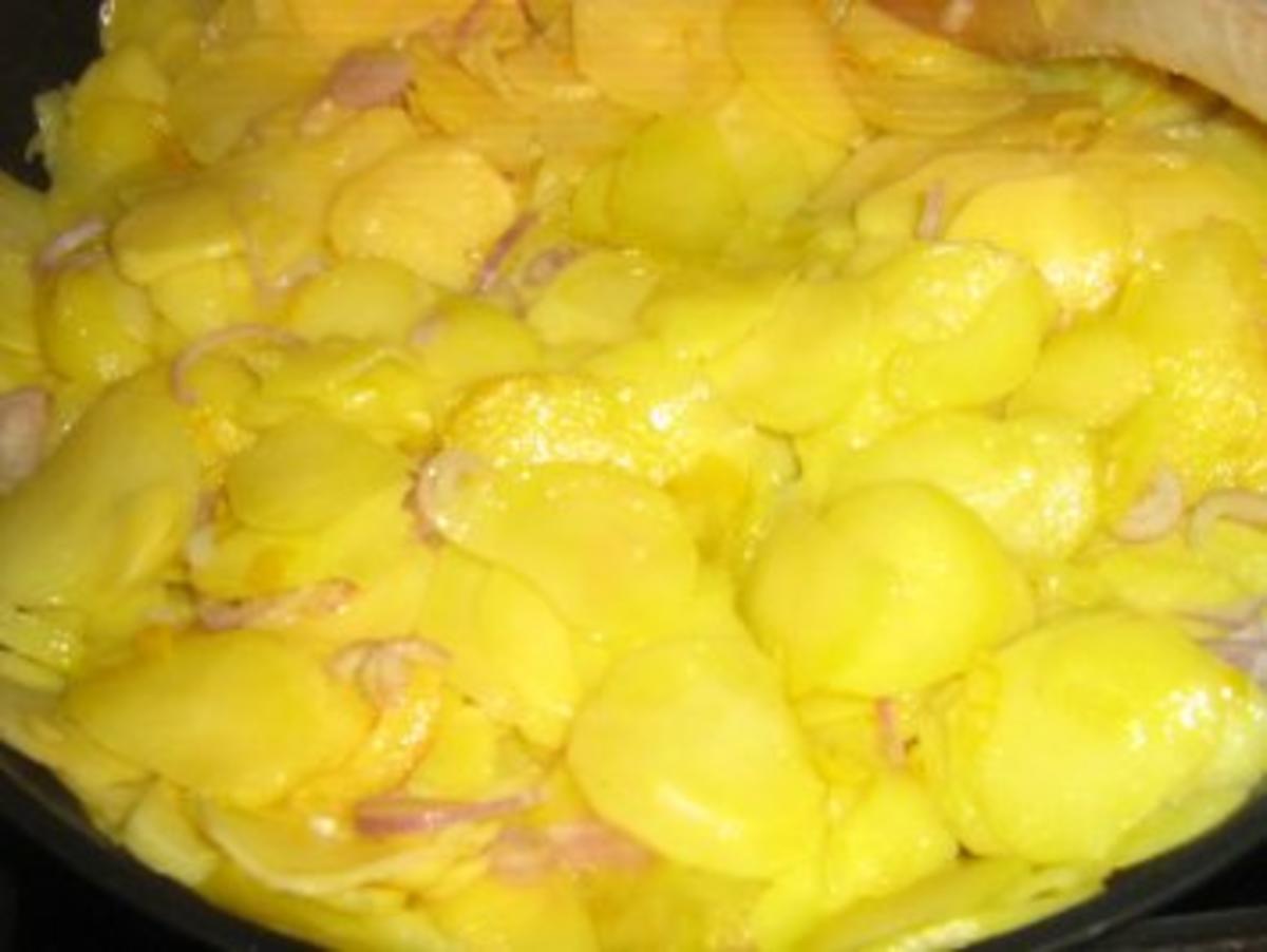 Bratkartoffeln mit Wienerle und Rest Gemüse - Rezept - Bild Nr. 3