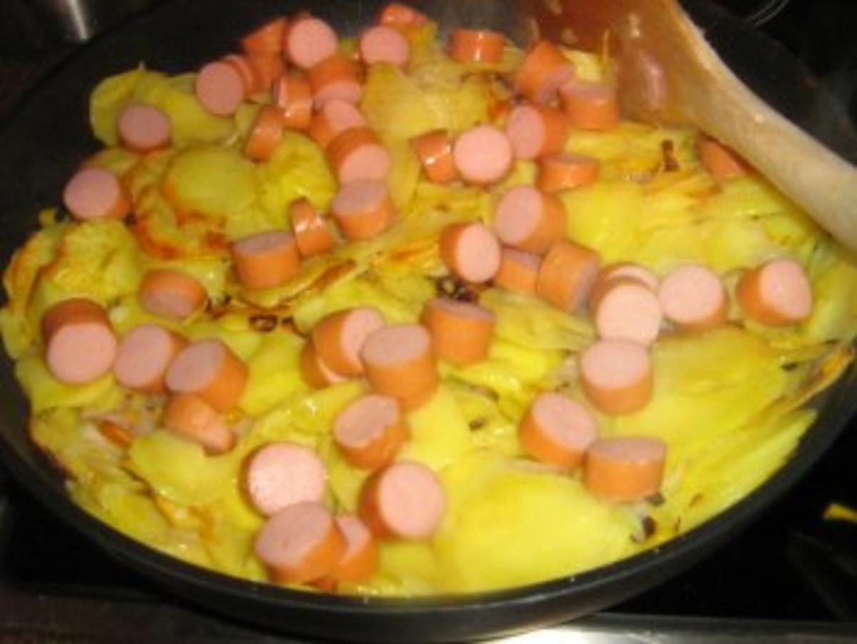 Bratkartoffeln mit Wienerle und Rest Gemüse - Rezept - Bild Nr. 4