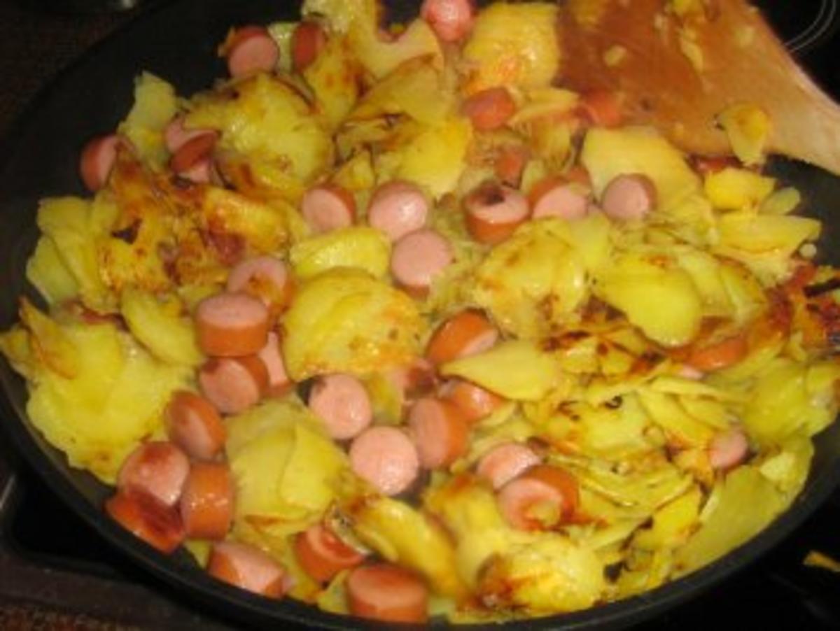 Bratkartoffeln mit Wienerle und Rest Gemüse - Rezept - Bild Nr. 5