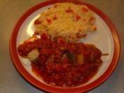 Fleischgerichte: Schaschlik- mit Paprika-Zwiebel-Reis und scharfer Tomatensosse - Rezept