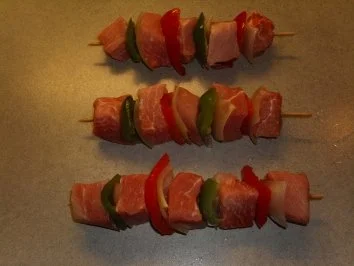 Fleischgerichte: Schaschlik- mit Paprika-Zwiebel-Reis und scharfer Tomatensosse - Rezept - Bild Nr. 2