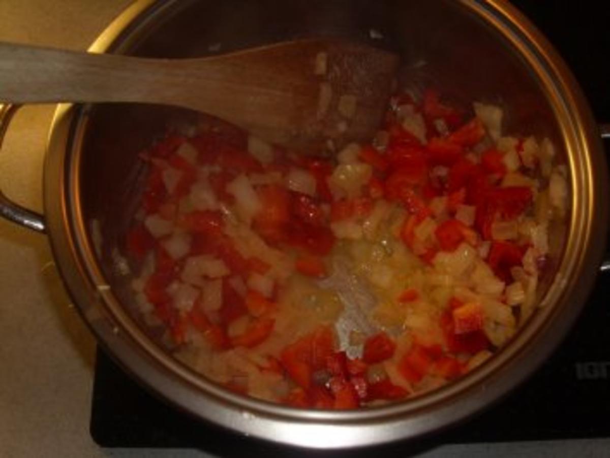Fleischgerichte: Schaschlik- mit Paprika-Zwiebel-Reis und scharfer Tomatensosse - Rezept - Bild Nr. 3