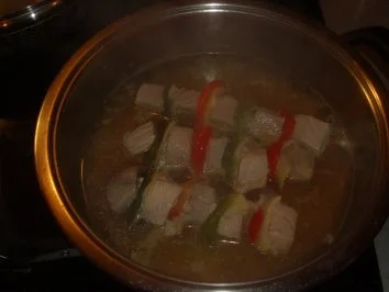 Fleischgerichte: Schaschlik- mit Paprika-Zwiebel-Reis und scharfer Tomatensosse - Rezept - Bild Nr. 4