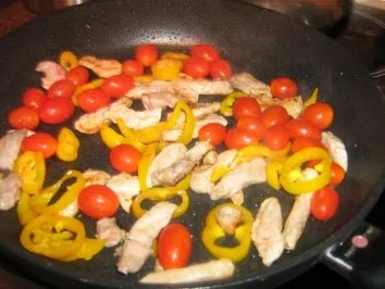 Rezept: Maccaronipfanne mit Tomätchen und Paprika Bild Nr. 5 Maccaronipfanne mit Tomätchen und Paprika - Rezept - Bild Nr. 5