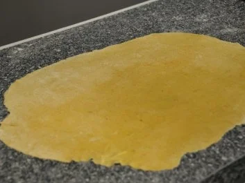 Hackfleischstrudel a la tonka mit Tomatensauce - Rezept - Bild Nr. 2