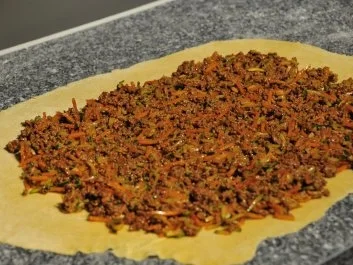 Hackfleischstrudel a la tonka mit Tomatensauce - Rezept - Bild Nr. 3