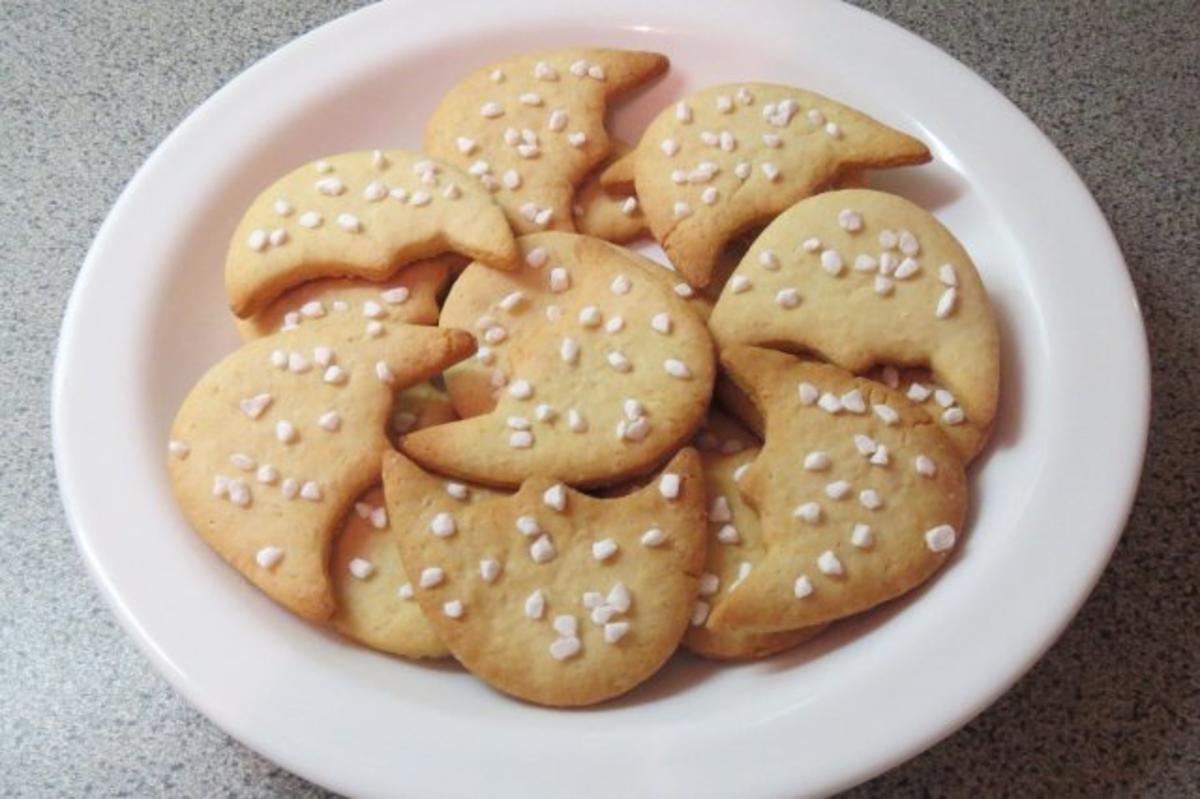 Bilder für Backen: Ausgestochenes ... ala Oma - Rezept