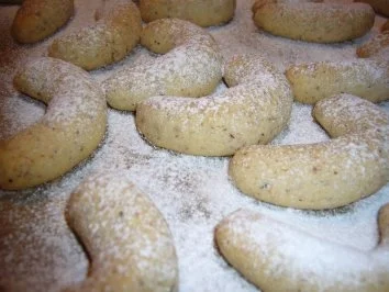 Kikis Vanillekipferl - mit Haselnüssen - Rezept - Bild Nr. 7