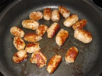 Rezept: Mein " ALLES AUS EINEM TOPF" ....Kartoffel-Kohlrabi-Bratwurstklößcheneintopf Bild Nr. 4 Mein " ALLES AUS EINEM TOPF" ....Kartoffel-Kohlrabi-Bratwurstklößcheneintopf - Rezept - Bild Nr. 4