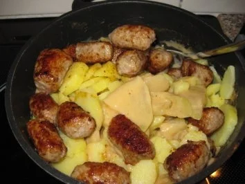 Rezept: Mein " ALLES AUS EINEM TOPF" ....Kartoffel-Kohlrabi-Bratwurstklößcheneintopf Bild Nr. 5 Mein " ALLES AUS EINEM TOPF" ....Kartoffel-Kohlrabi-Bratwurstklößcheneintopf - Rezept - Bild Nr. 5