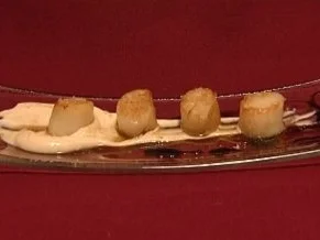 Jakobsmuscheln mit Salz-Mandelmus und Kaffeebalsam (Xenia Seeberg) - Rezept