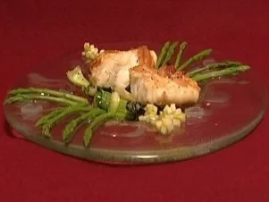 Goldgebratener Seeteufel mit asiatischem Gemüse und Yuzu (Xenia Seeberg) - Rezept