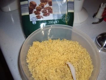 Kikis Walnuss-Amaretto-Makronen - Rezept - Bild Nr. 2