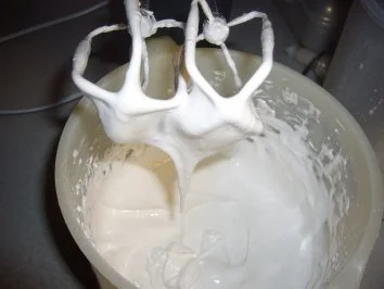 Kikis Walnuss-Amaretto-Makronen - Rezept - Bild Nr. 4