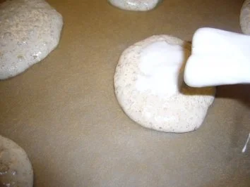 Kikis Walnuss-Amaretto-Makronen - Rezept - Bild Nr. 7