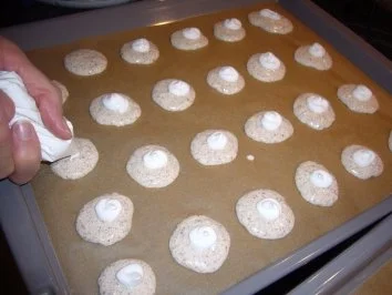 Kikis Walnuss-Amaretto-Makronen - Rezept - Bild Nr. 8