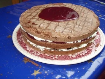 Rezept: Schwarzwälder Kirschtorte Bild Nr. 4 Schwarzwälder Kirschtorte - Rezept - Bild Nr. 4