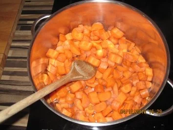 Rezept: Möhrensuppe mit Ingwer und Ebly Bild Nr. 3 Möhrensuppe mit Ingwer und Ebly - Rezept - Bild Nr. 3