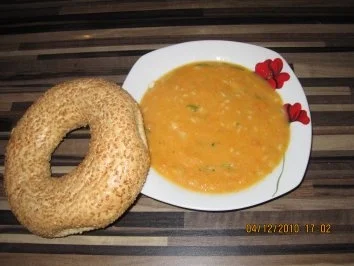 Rezept: Möhrensuppe mit Ingwer und Ebly Möhrensuppe mit Ingwer und Ebly - Rezept