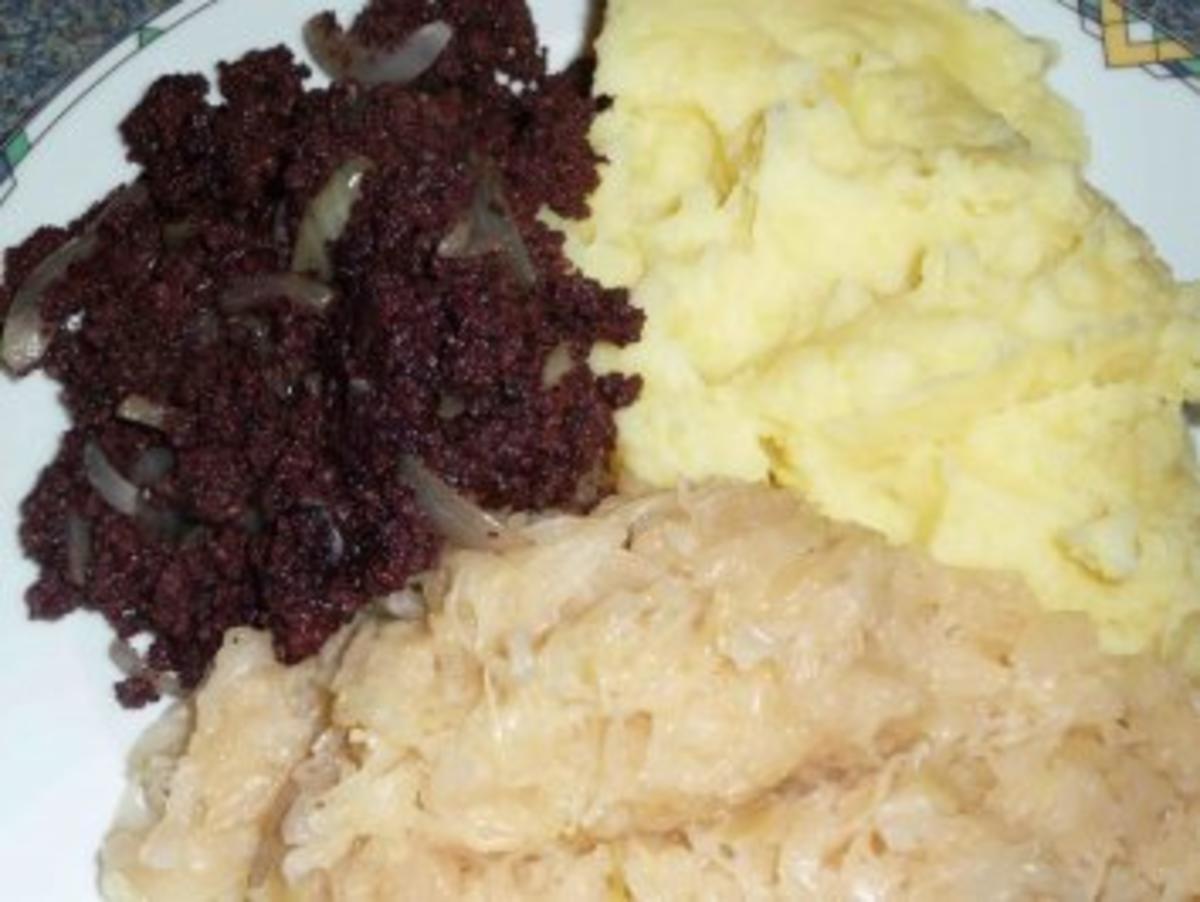 Blutwurst mit Sauerkraut und Kartoffelbrei - Rezept