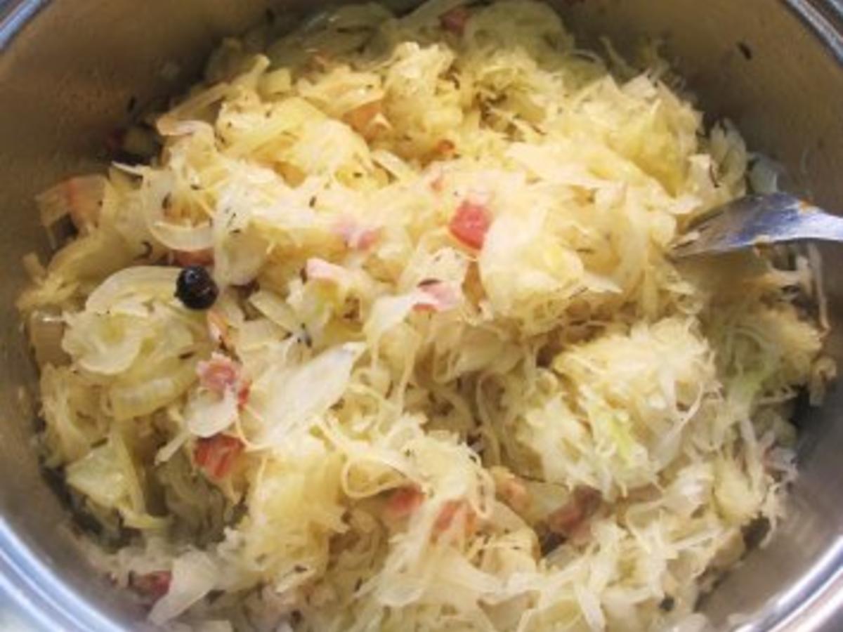 Leberknödel mit Sauerkraut - Rezept mit Bild - kochbar.de