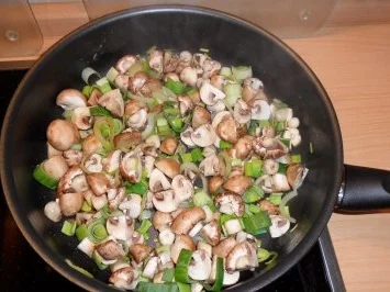 Rezept: Champignon-Pfanne mit Lauch Champignon-Pfanne mit Lauch - Rezept