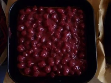 Rezept: Schwarzwälderkirschschnitten Bild Nr. 2 Schwarzwälderkirschschnitten - Rezept - Bild Nr. 2