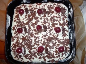 Rezept: Schwarzwälderkirschschnitten Bild Nr. 3 Schwarzwälderkirschschnitten - Rezept - Bild Nr. 3