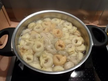 Rezept: Hackfleisch-Tortellini-Pfanne Bild Nr. 3 Hackfleisch-Tortellini-Pfanne - Rezept - Bild Nr. 3