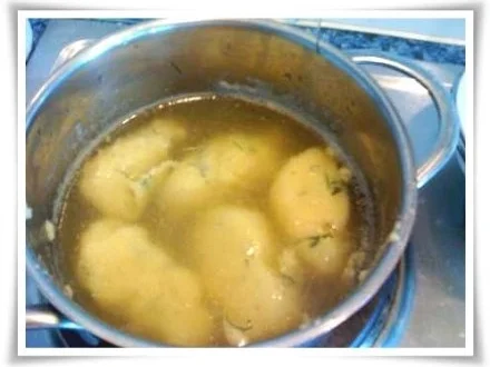 Rezept: Hochzeitsuppe mit Grießnockerln Bild Nr. 10 Hochzeitsuppe mit Grießnockerln - Rezept - Bild Nr. 10