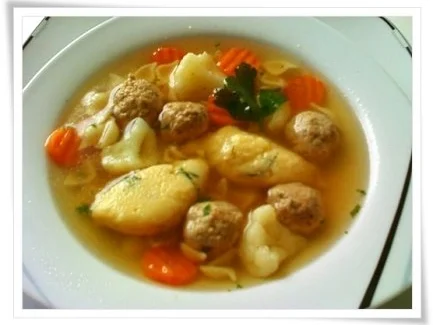 Rezept: Hochzeitsuppe mit Grießnockerln Bild Nr. 2 Hochzeitsuppe mit Grießnockerln - Rezept - Bild Nr. 2