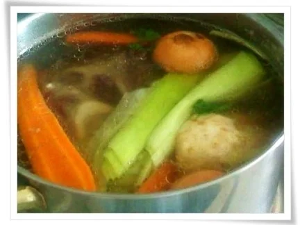 Rezept: Hochzeitsuppe mit Grießnockerln Bild Nr. 3 Hochzeitsuppe mit Grießnockerln - Rezept - Bild Nr. 3