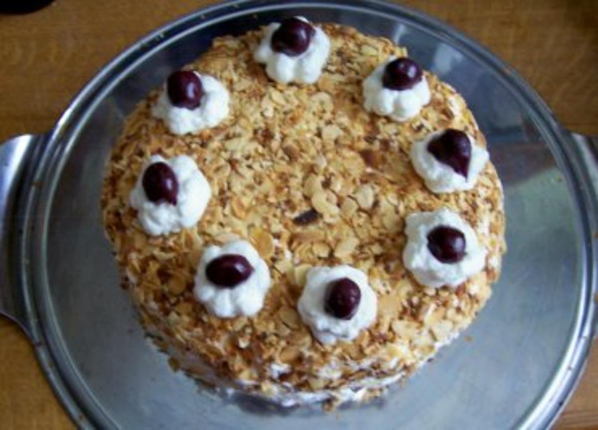 Backen: Mini-Kirsch-Torte mit Cappuccino-Boden - Rezept