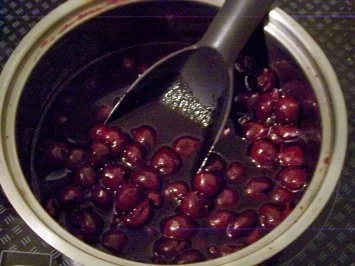 Backen: Mini-Kirsch-Torte mit Cappuccino-Boden - Rezept - Bild Nr. 4