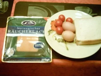 Toast mit Lachs und Ei - Rezept - Bild Nr. 2