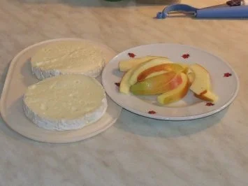 Rezept: Camenbert mit Apfel Bild Nr. 3 Camenbert mit Apfel - Rezept - Bild Nr. 3