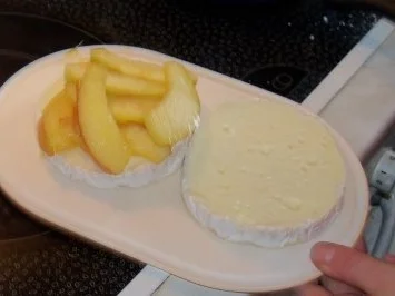Rezept: Camenbert mit Apfel Bild Nr. 6 Camenbert mit Apfel - Rezept - Bild Nr. 6