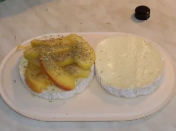 Rezept: Camenbert mit Apfel Bild Nr. 7 Camenbert mit Apfel - Rezept - Bild Nr. 7