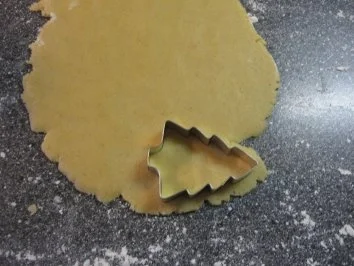Weihnachtsplätzchen -klassische Ausstechplätzchen- - Rezept - Bild Nr. 12