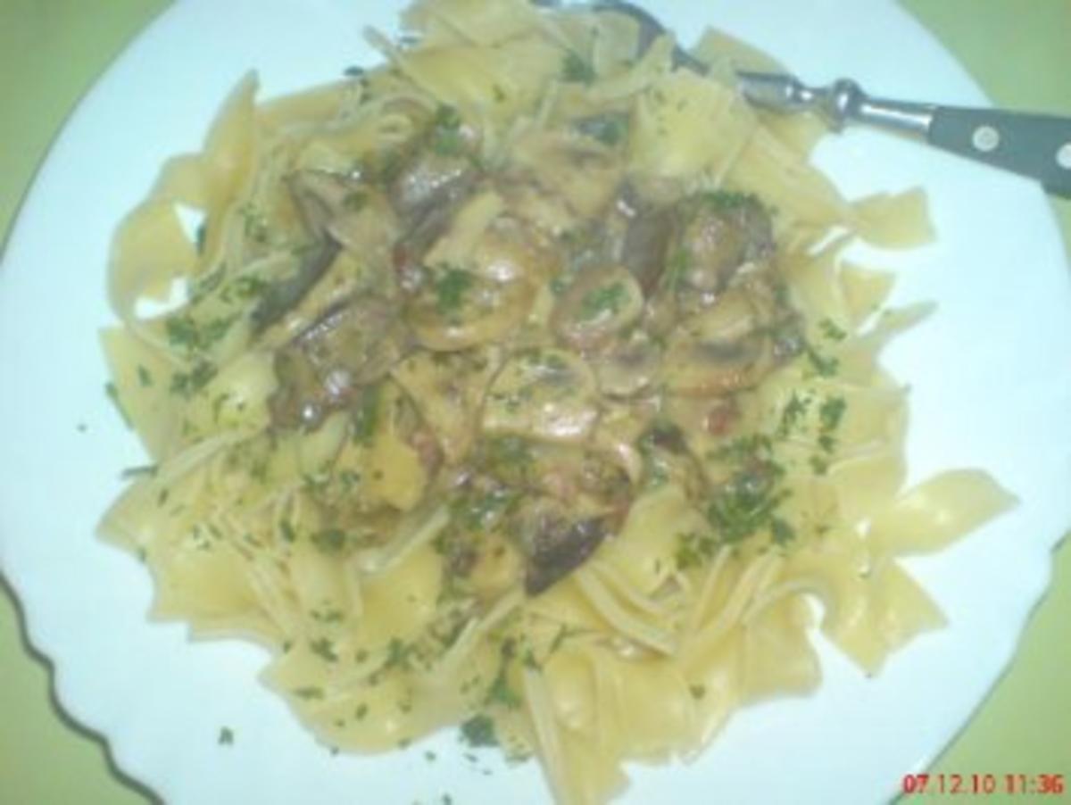 Pilzpfanne mit Nudeln - Rezept mit Bild - kochbar.de