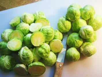 Rosenkohl-Geröstel mit Käse-Hamburgern ... - Rezept - Bild Nr. 2