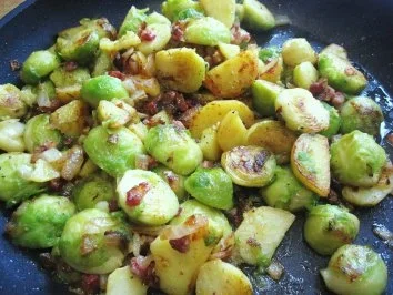 Rosenkohl-Geröstel mit Käse-Hamburgern ... - Rezept - Bild Nr. 5