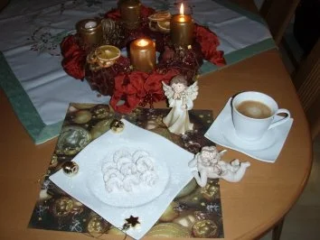 Rezept: Weihnachtsbäckerei von meiner Oma: Vanillekipferln !!! Bild Nr. 2 Weihnachtsbäckerei von meiner Oma: Vanillekipferln !!! - Rezept - Bild Nr. 2