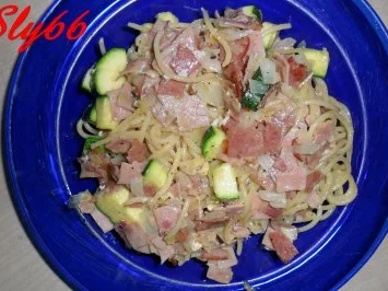 Rezept: Nudelgerichte:Spaghetti mit Gemüse und Wurst Nudelgerichte:Spaghetti mit Gemüse und Wurst - Rezept