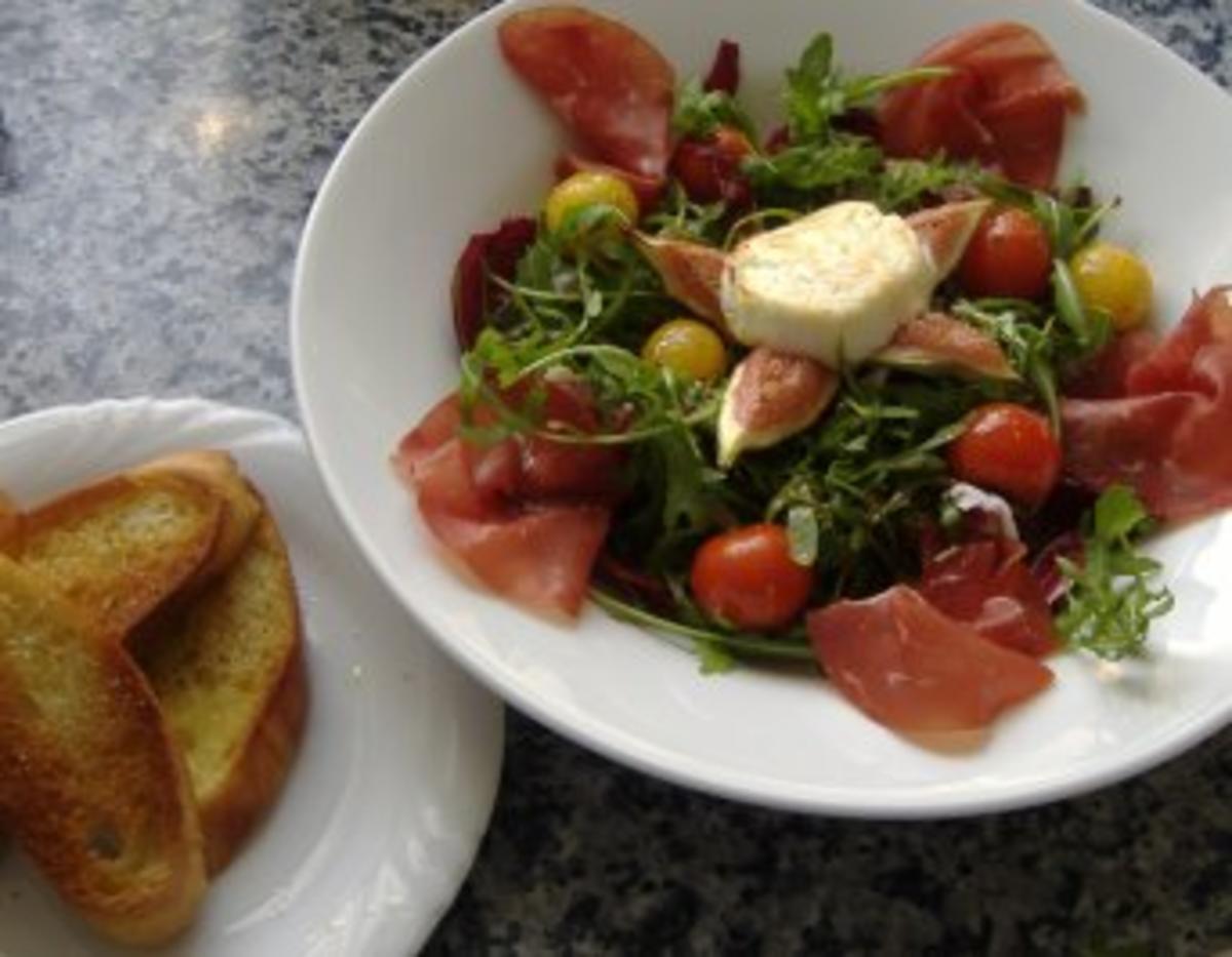 Bilder für Bresaola mit Wintersalat,frischer Feige und warmen Ziegenkäse - Rezept