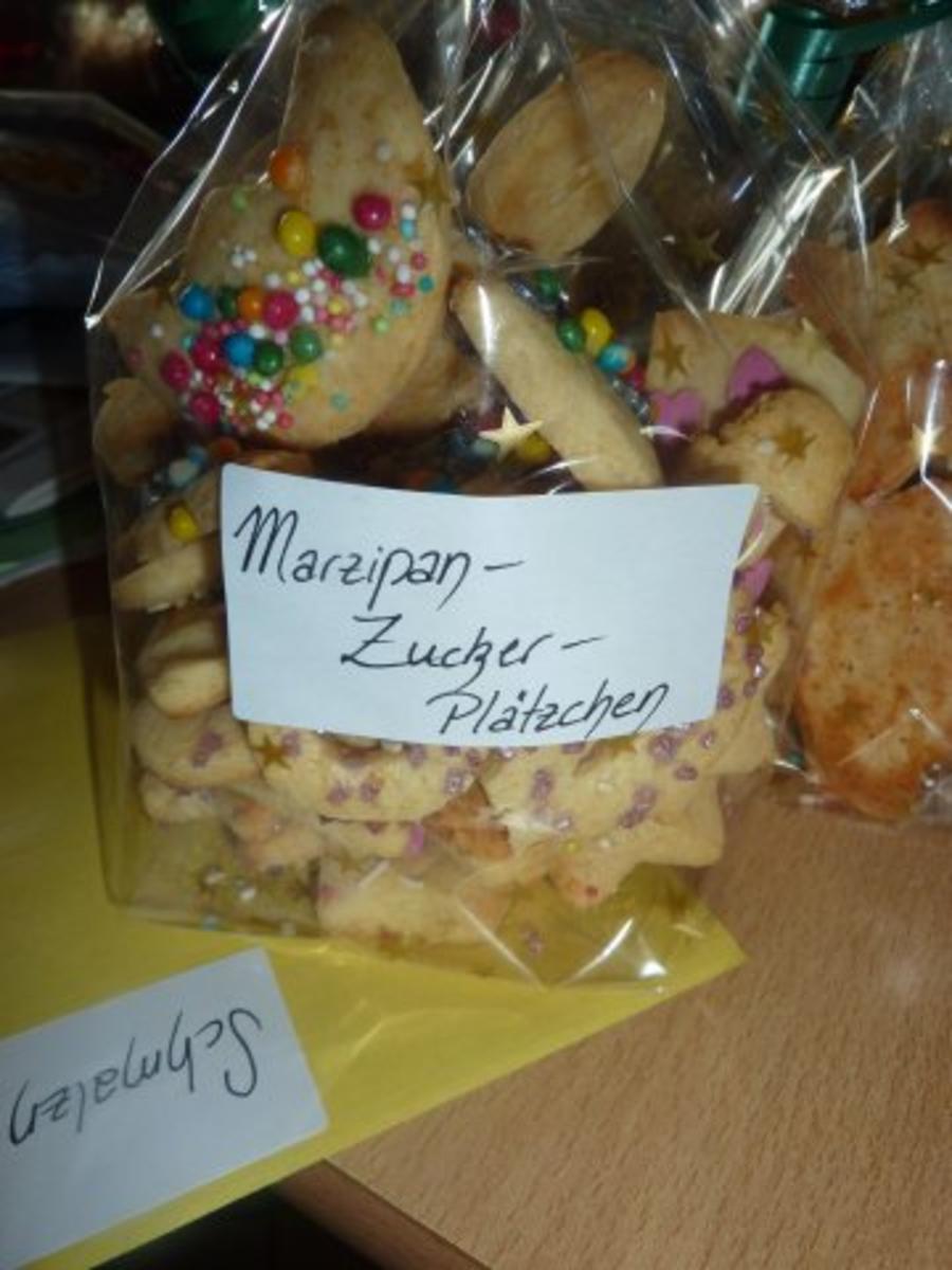 Bilder für Weihnachten: Marzipan-Zucker-Plätzchen - Rezept