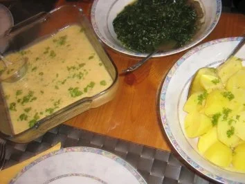 Eier in Senfsoße an Blattspinat mit Salzkartoffeln - Rezept - Bild Nr. 3