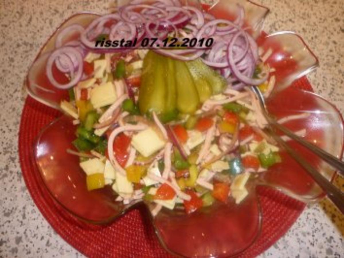 Bunter Wurstsalat mit Käse und Paprika - Rezept - kochbar.de